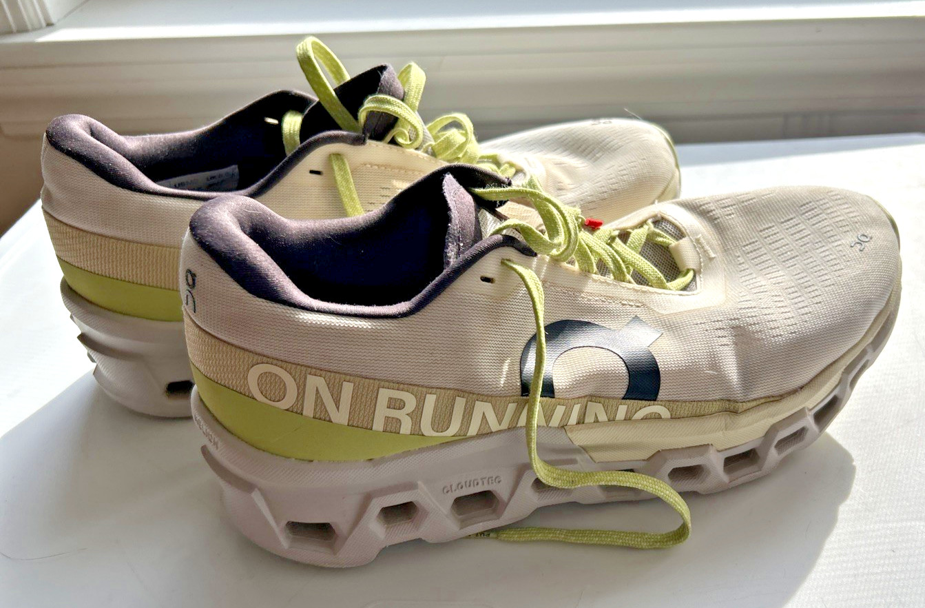 On Cloud Cloudmonster Hyper Men Sz 9 Green/off Wh… - image 14