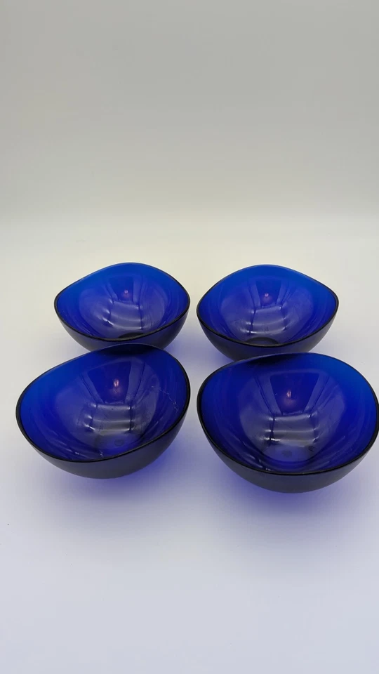 Juego de servir ensalada acrílica Wovo de colección con pinzas y aderezo azul cobalto Foto 4 de 4