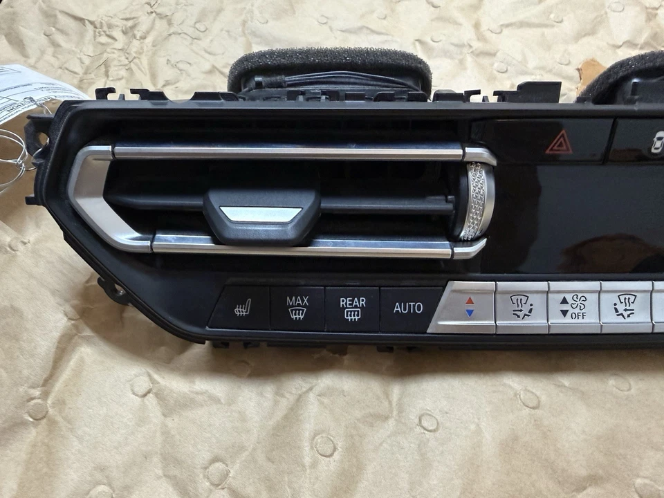 OEM BMW G20 G22 G23 G26 G80 G82 G83 AC Vent Heater Climate Control Switch Panel - Image 2 of 4