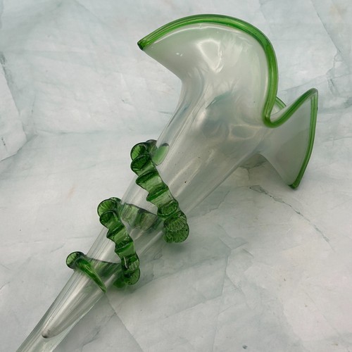 Pair of Victorian Opalescent Glass Epergne Flute with Green Ruffle Decoration - Picture 2 of 13