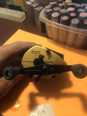 Fishing Vintage Zebco Quantum 381 Crankin' Reel DynaMag Fishing