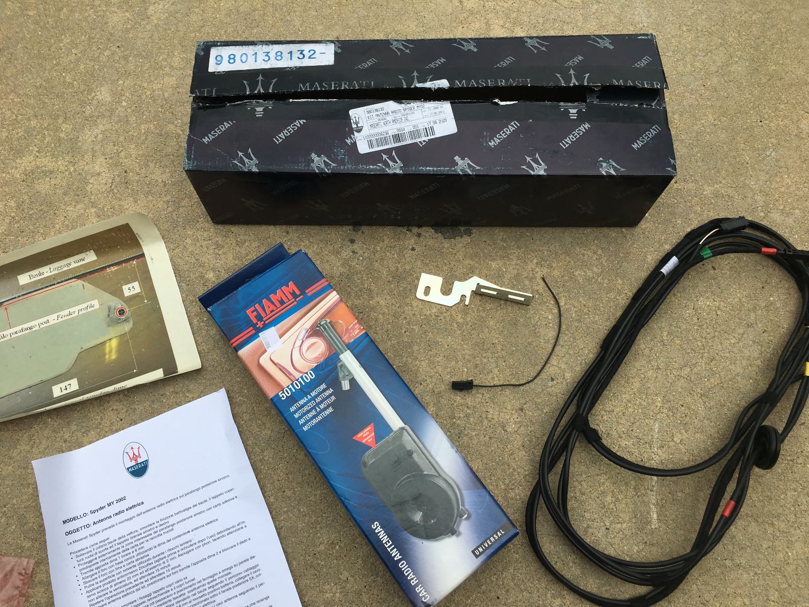 2002-06 Maserati Spyder Power Antenna Kit - FIAMM Unit - 980138132