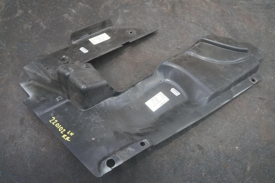 Panel de ajuste de cubierta de bahía de motor trasero izquierdo 07L103939 OEM Lamborghini Gallardo 2010 Foto 3 de 4