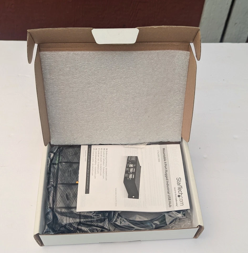 StarTech 4-in-1 USB-C Video Adapter Space Gray 4K - Image 3 of 4