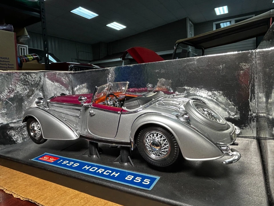 Sun Star 1939 Horch 855 Roadster Model Car 1:18 Scale Metal Die Cast - Image 4 of 4