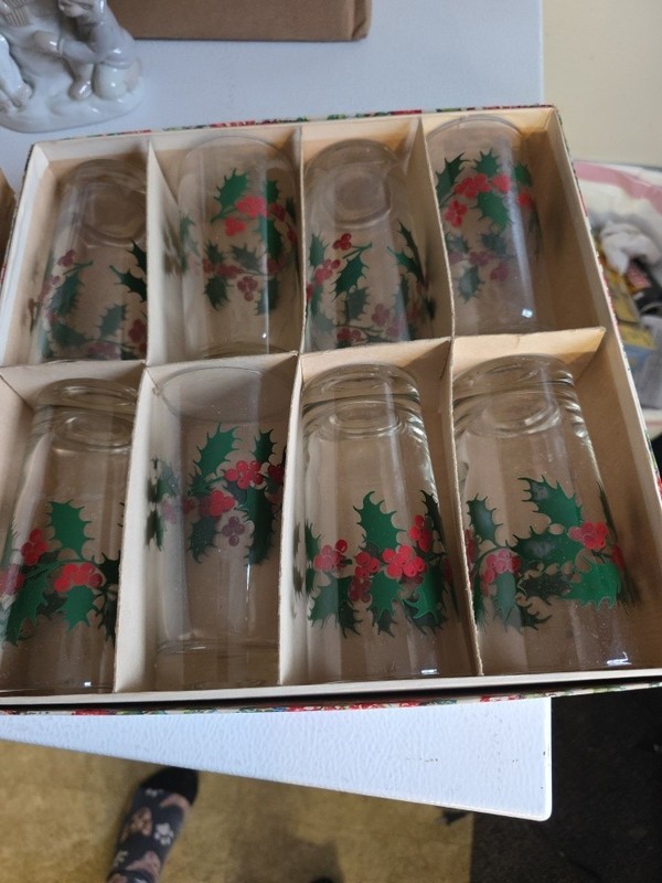 Vintage Indiana Glass Holiday Holly Berries Highball 12 oz Glasses - Set of 8