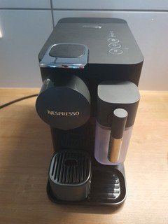 Delonghi Nespresso Lattissima One EN510.B Kapselmaschine Schwarz