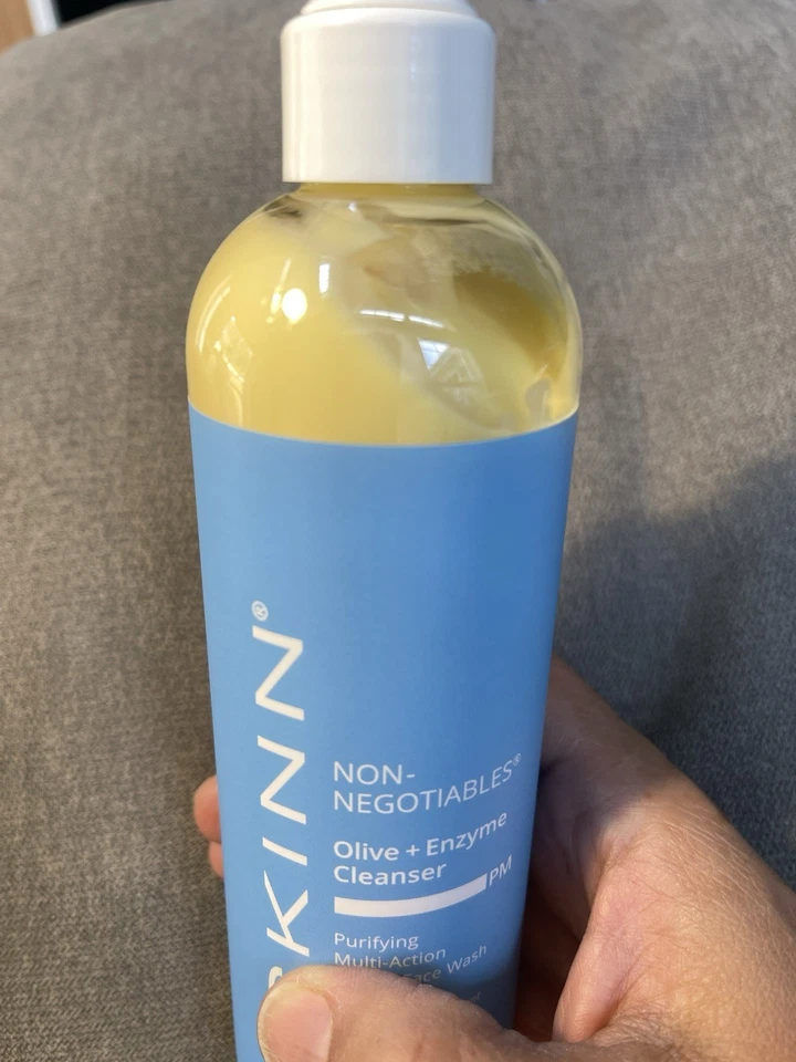 Limpiador enzimático Skinn Cosmetics oliva + 12,0 oz. Foto 3 de 4