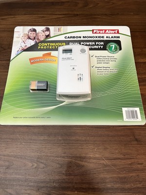 First Alert Dual Power Carbon Monoxide Alarm 614614 Digital Display Plug In NEW