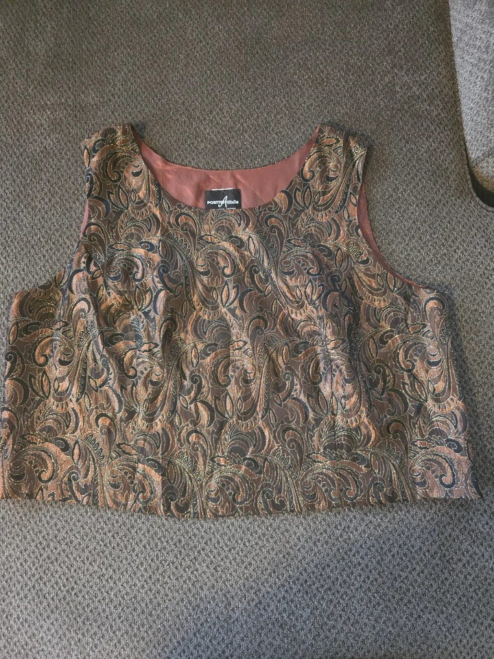 Blusa Positive Attitude 24 Feminina Plus Sem Nivelamento Marrom Paisley Minimalista - Imagem 4 de 4