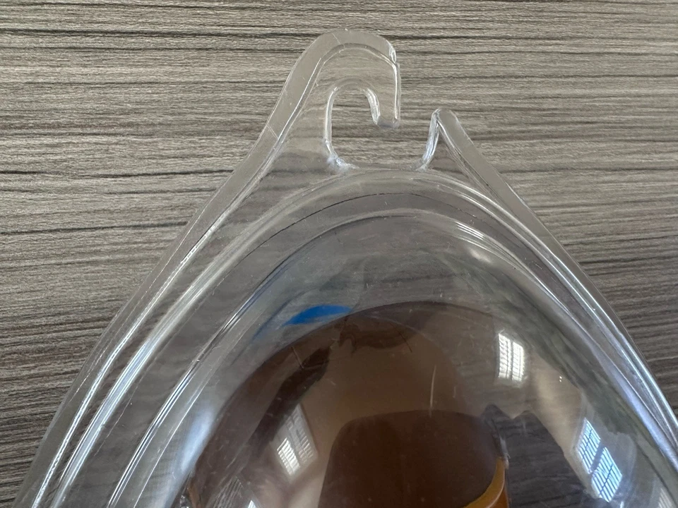 Novo boneco de ação Disney Store frango pequeno peixe fora d'água - pacote amassado - Imagem 3 de 4