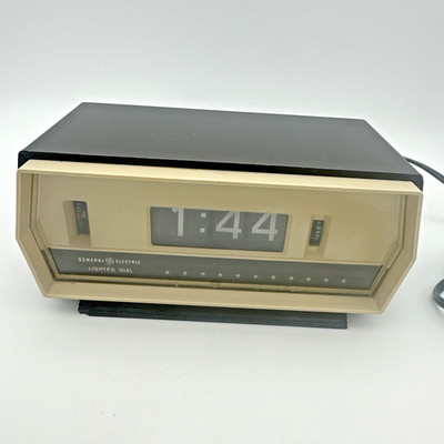 Vintage General Electric Roll Flip Alarm Clock Lighted Dial Model 8139-3 ECU