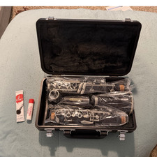 Professionally cleaned Rovner Clarinet Includes Yamaha Case