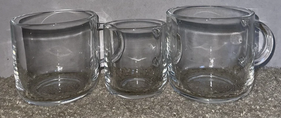 Tazas y platillos de vidrio espresso de la colección Nespresso Verto. Juego de 2 medianos y 1 pequeños Foto 2 de 3