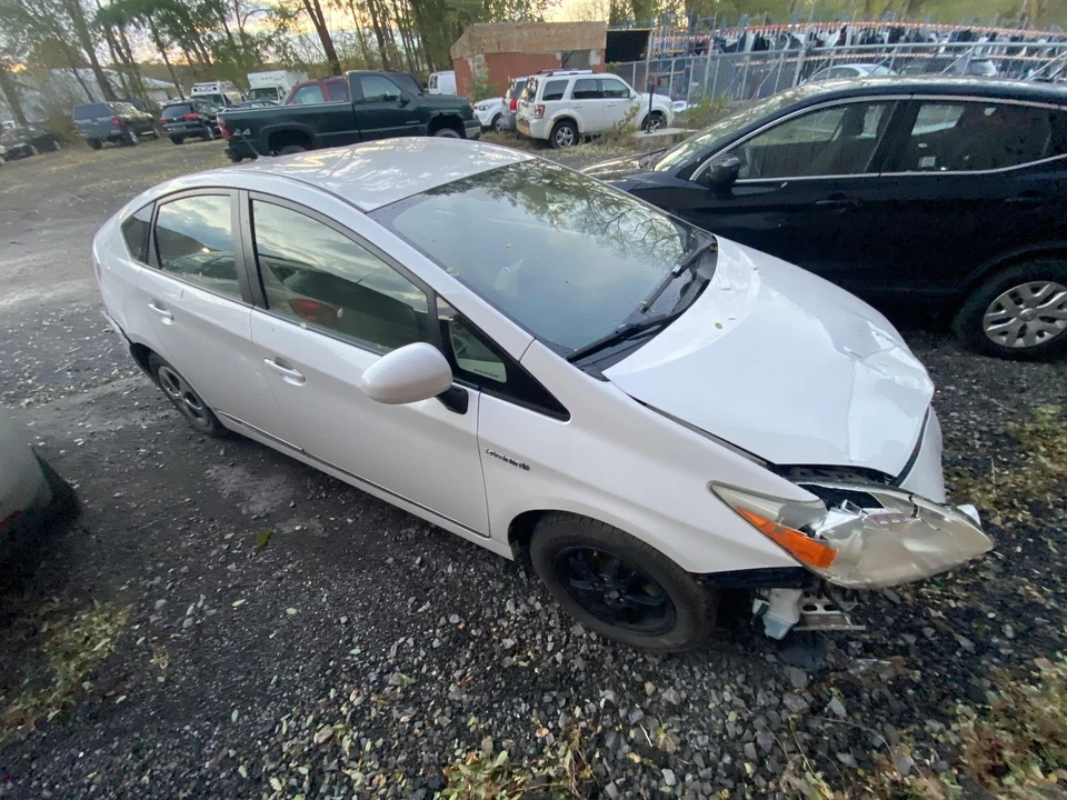 Conjunto de bomba y motor ABS usado se adapta a: conjunto de actuador y bomba Toyota Prius 2012 Foto 3 de 4