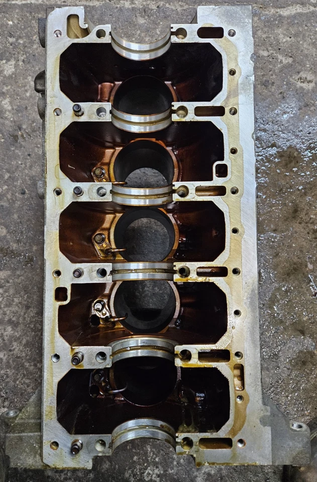 Bloco de cilindros do motor Volvo 2004-2010 s30 s40 s50 s70 B5244S4 360022040 86029261 - Imagem 2 de 4