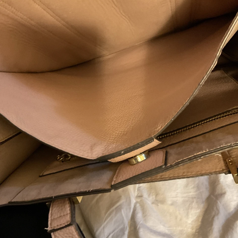 Steve Madden Woman’s Pale Pink Tote/Large Handbag-2 Handles 3 Extra Pockets - Image 3 of 4