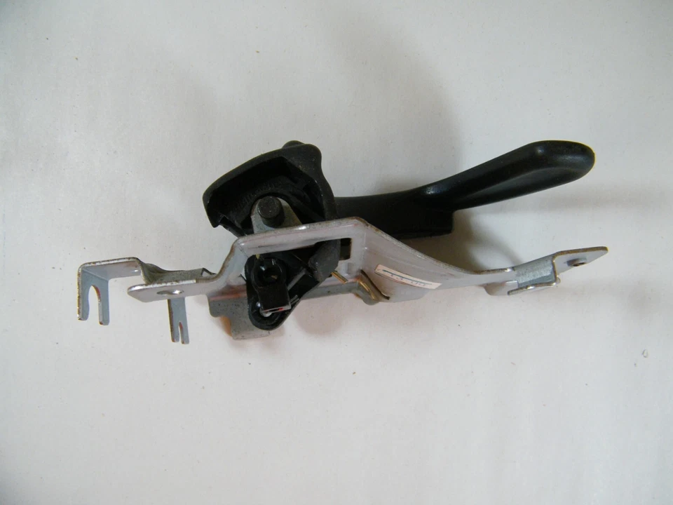 MITSUBISHI ECLIPSE 2000-2002 CERRADURA PUERTA INTERIOR LADO PASAJERO CON MANIJA Foto 3 de 4