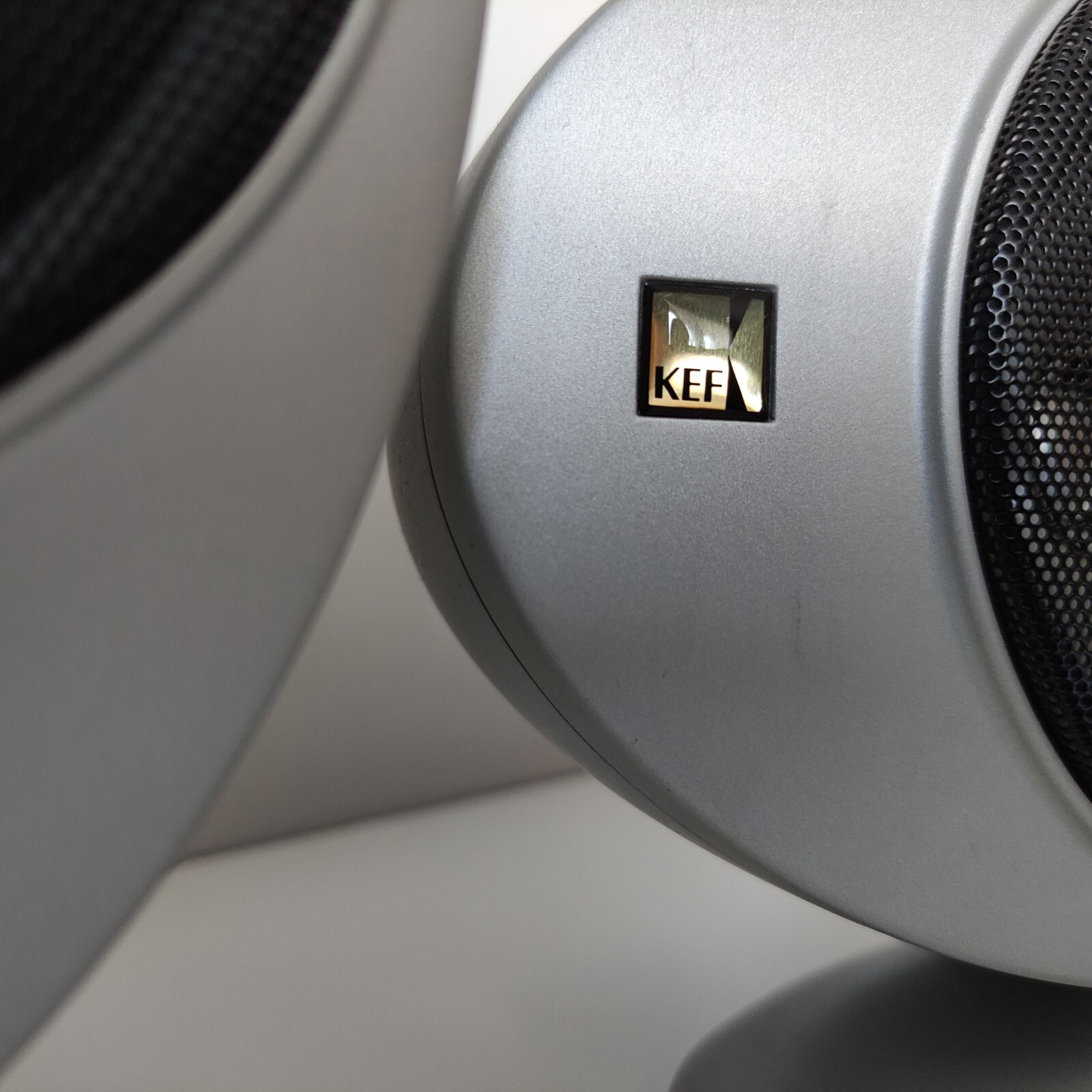 KEF Classic HTS2001 SP3375 Egg Satellite Surround Sound Speakers Set