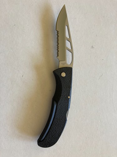 Gerber Folding Pocket Knife - Black Handle - Picture 3 of 8