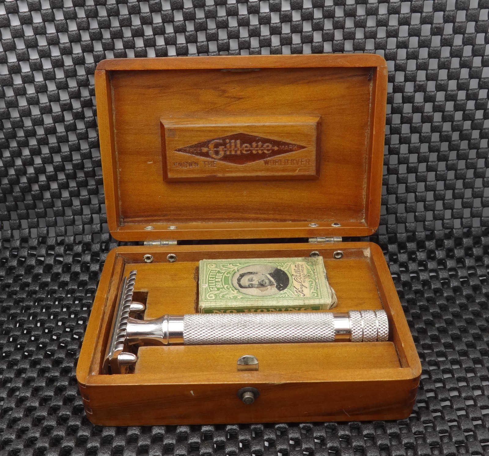 Set W/ Case Stunning & Clean