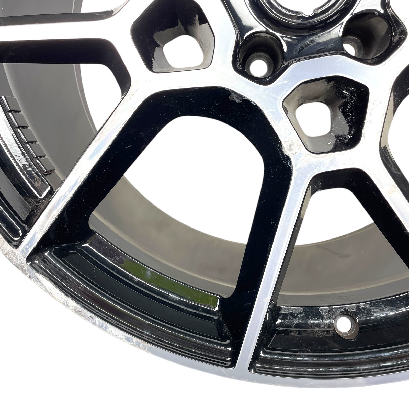 21-24 Aston Martin DBX 22' Wheel rear rim 11.5JX22H2 ET56 Sport OEM MY83-9965G-B