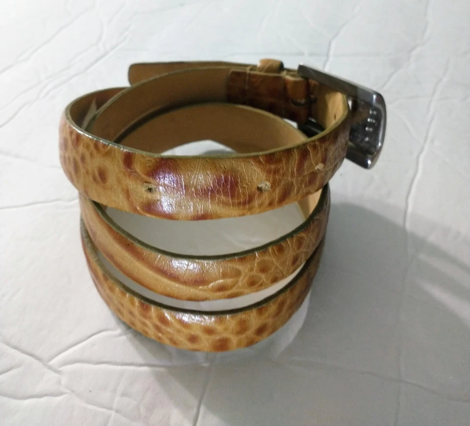 Cinturón ajustado sintético para mujer con relieve de reptil tostado y marrón. Talla: M Foto 2 de 4