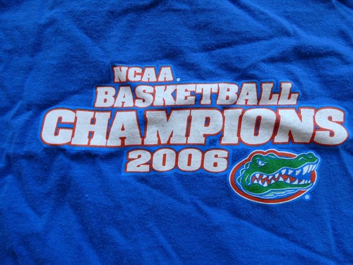 Camiseta NCAA Basketball Champions 2006, talla (2XL), éxito delantero y trasero, rara, vintage - Imagen 3 de 23