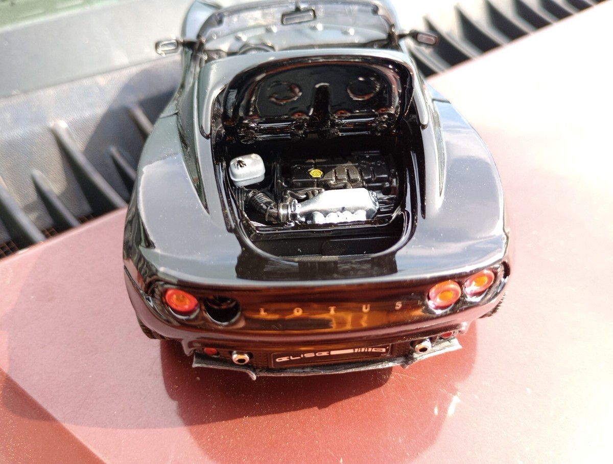 Welly 2003 Lotus Elise 111s 1:24 Diecast Model Black 22447