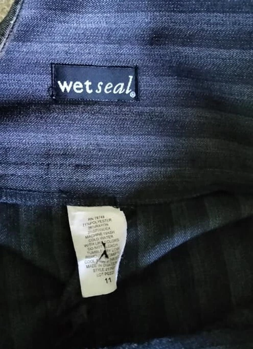 Wet Seal ladies gray striped skirt size 11 gathered in the back side zipper - Image 4 of 4