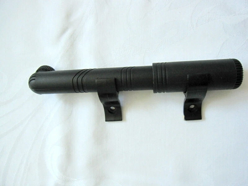 Beto Bike Bomba de Mano Negra Mini Bicicleta Bomba 8" Largo Como Nueva Foto 3 de 4