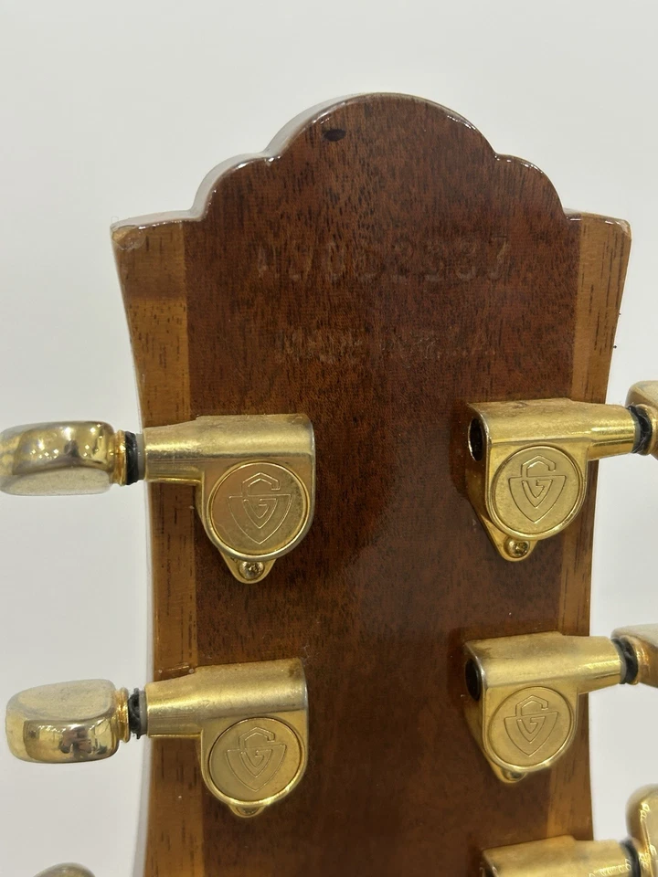 Guild DV6 HG CEDAR 1997 - Guitarra Acústica Natural con Estuche Excelente Estado Foto 4 de 4