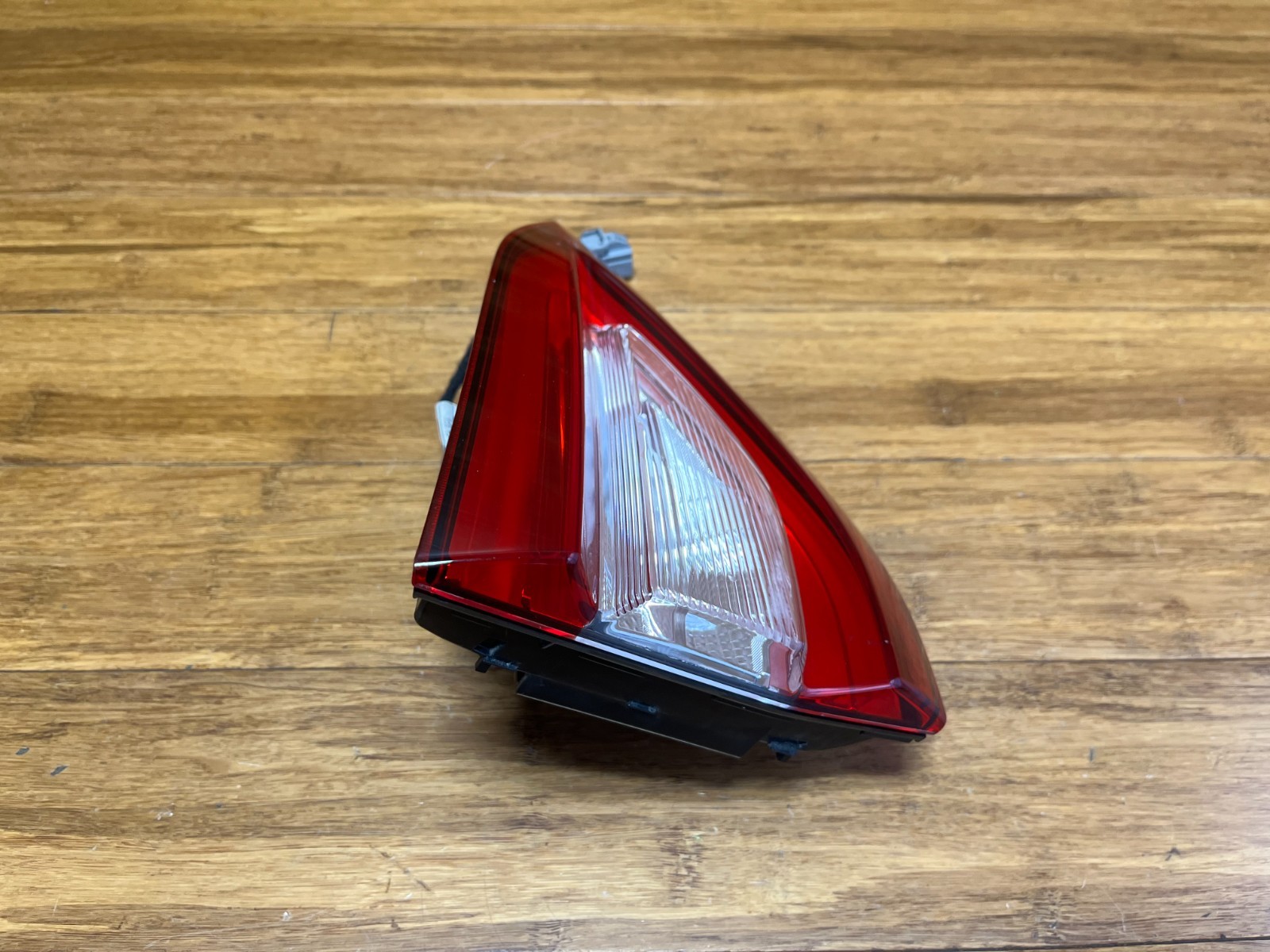 2017-2020 Maserati Levante M161 Rear Left Inner Tail Light 20680103 OEM *NOTE*