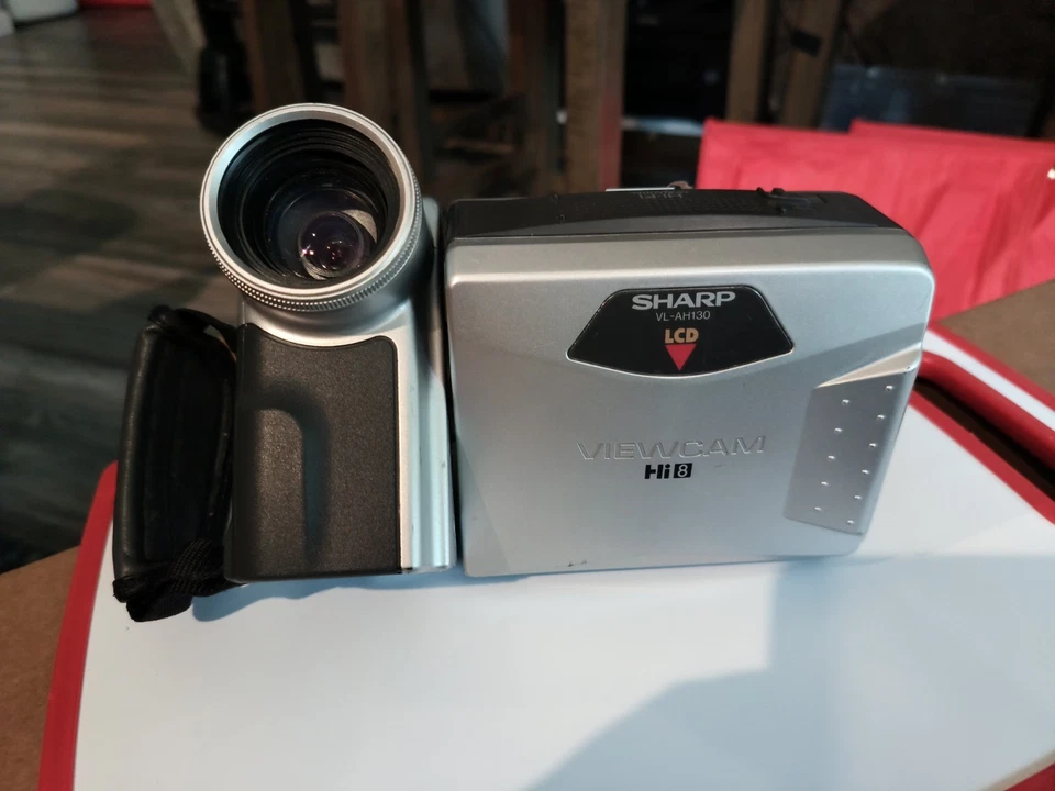 Sharp VL-AH130U camcorder. This model is a Hi8 Viewcam camcorder. - Image 2 of 4