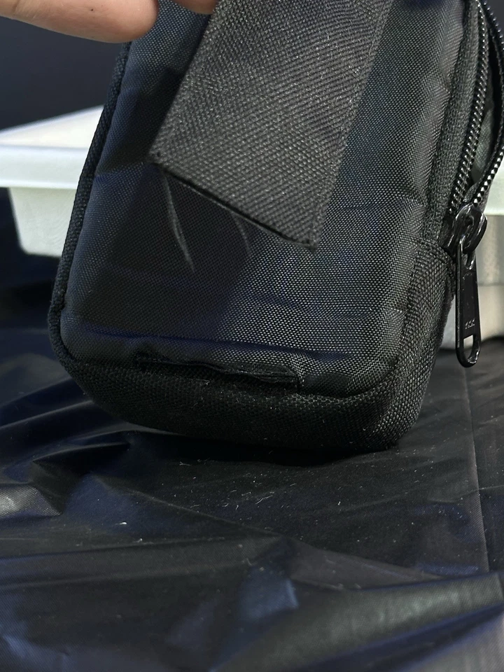 Lowepro Newport 10 Camera Case For Point And Shoot Camera: Cybershot, Powershot - Image 4 of 4