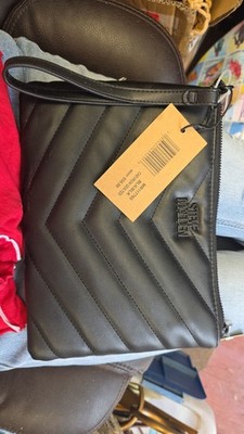 Steve Madden Black Quilted Chevron Zip Wristlet Pouch w/ Inner Pockets Logo