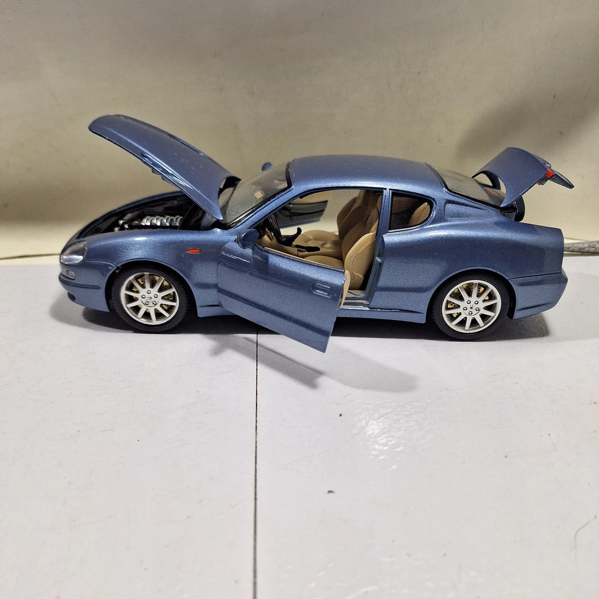 Maserati 3200 GT 1998 - Miniature Burago 1/18 - Bleue - Occasion