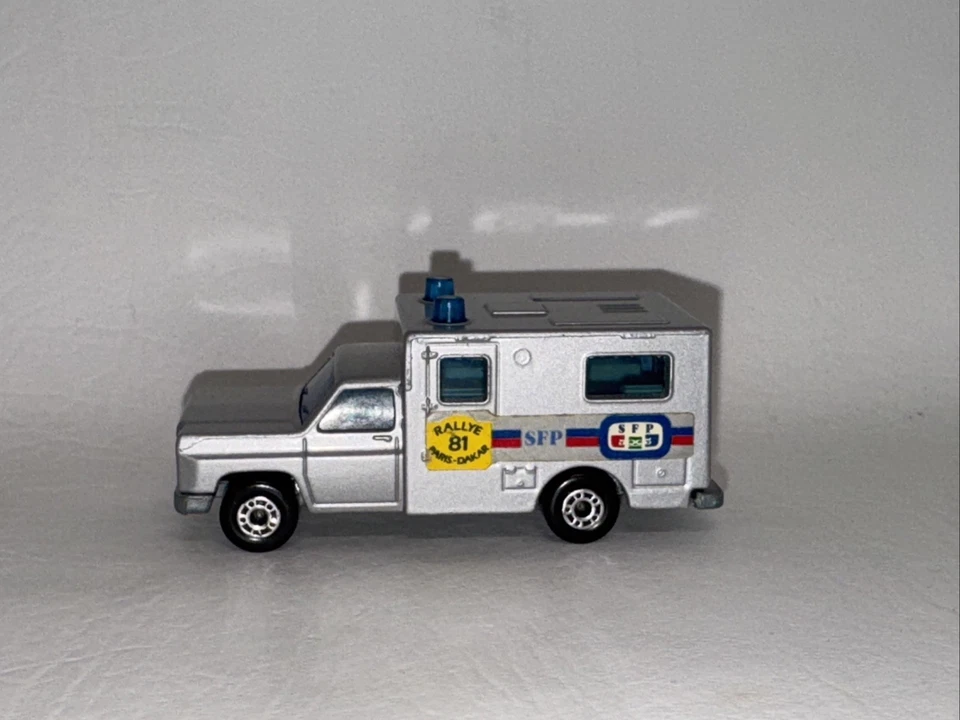 MATCHBOX SUPERFAST #41 SILVER AMBULANCE--PARIS-DAKAR 81--EXCELLENT-- - Image 2 of 4