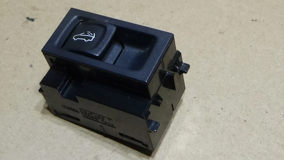 2008-2013 Volvo C70 Convertible Top Roof Switch Button - Image 3 of 4