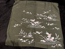 VTG Japanese Green Silk Scarf 28 x 26,5 in