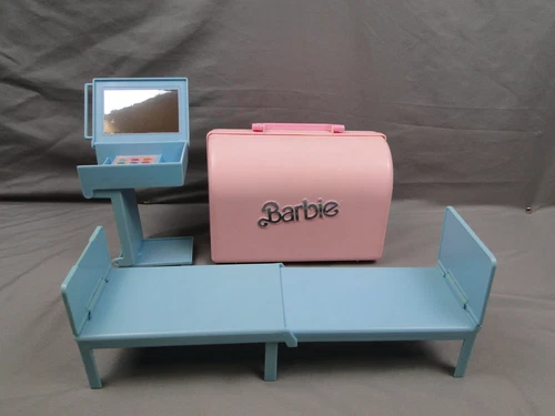 Vintage Barbie Mattel Loving Care Playset Doctor Nurse Hospital Carry Case Bag