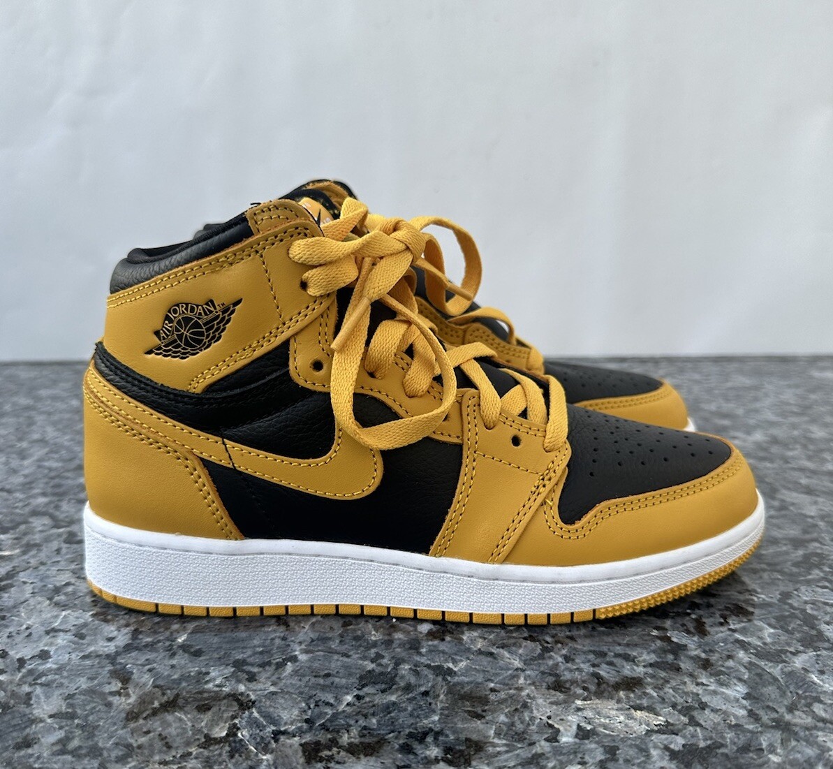 Nike Air Jordan 1 Retro High OG GS  display picture 1