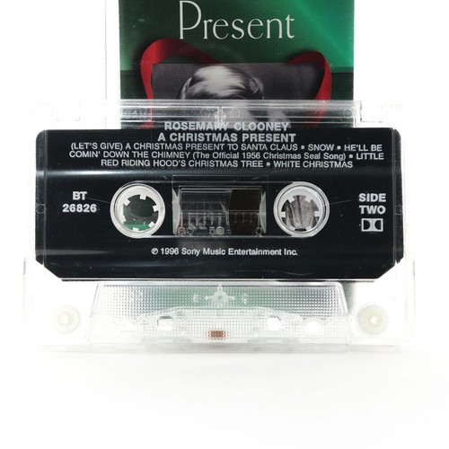 A Christmas Present Rosemary Clooney Cassette Tape, 1996, Sony) BT 26826 - Picture 5 of 7