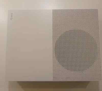 xbox one s white 1tb good condition 