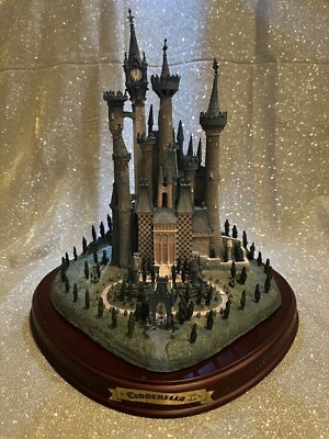 WDCC Disney Enchanted Places Cinderella Castle 10