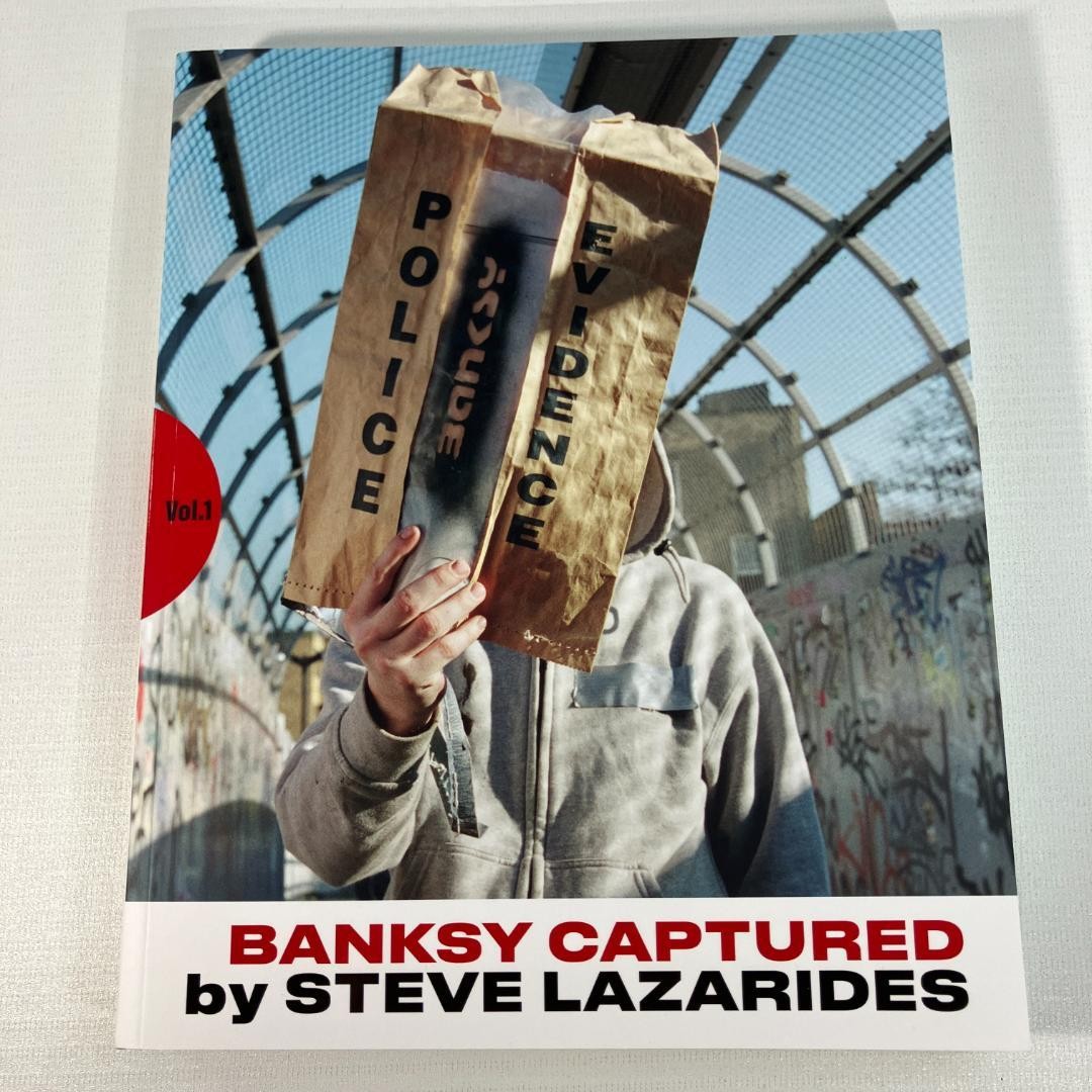 美品　BANKSY CAPTURED by STEVE LAZARIDES BANKSY Captured by Steve Lazarides (First Edition) | Printfall Art