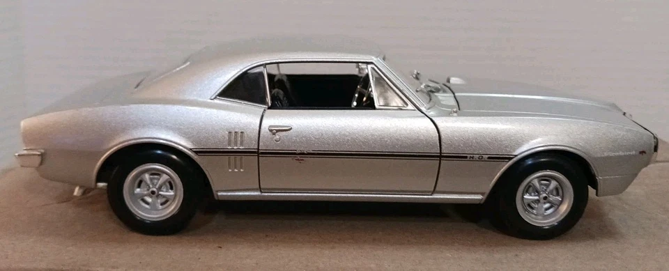 WELLY 1:24 Scale Diecast Model 1967 PONTIAC FIREBIRD 326 H.D. Silver - Image 3 of 4