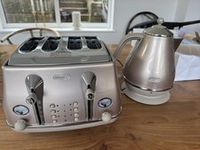 De'Longhi Kettle and Toaster Set Icona Metallics Beige gold 