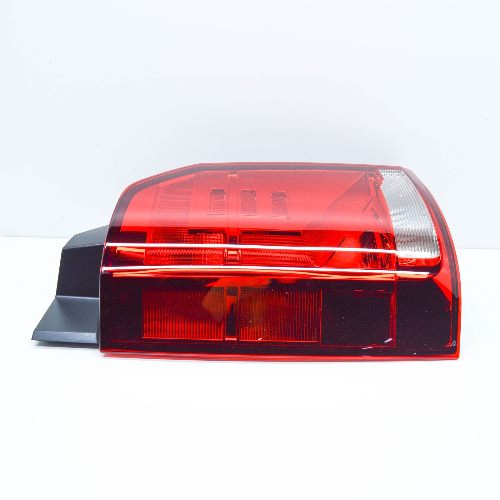 NEW VOLKSWAGEN MULTIVAN T7 REAR LEFT TAILLIGHT 7LA945095J 7LA-945