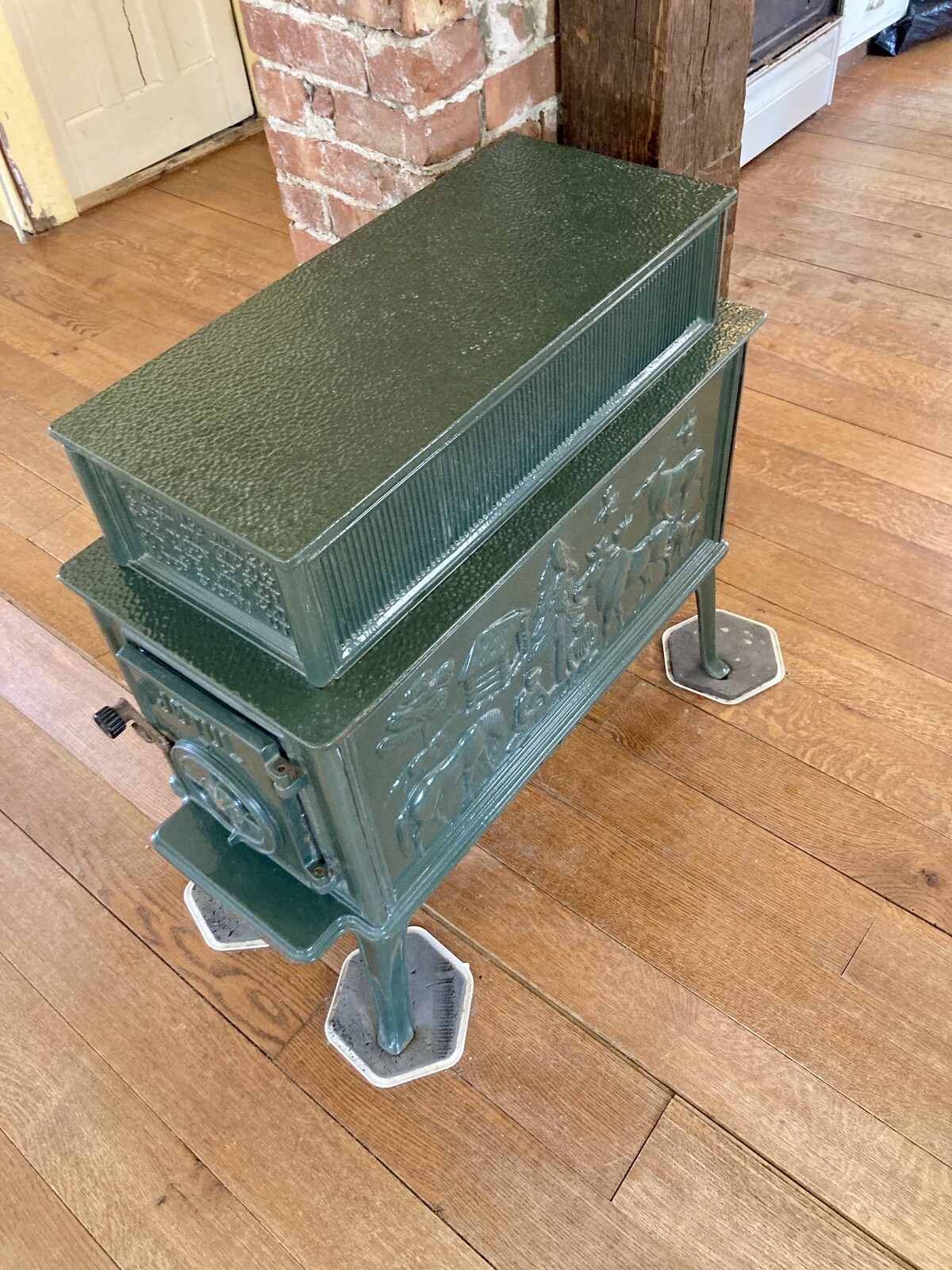 Beautiful Vintage Jotul 118 Green Enamel Wood Stove w/ Woodland Scene